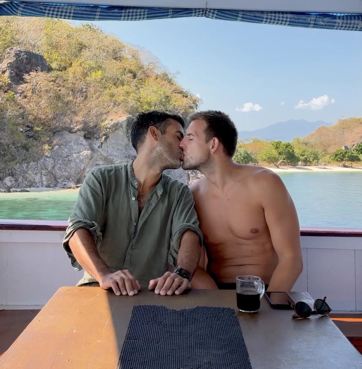 Nos 7 conseils pour voyager en couple gay dans des pays qui ne nous acceptent pas toujours